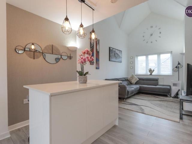 Flat for sale in North Watford, Hertfordshire