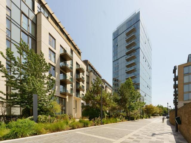 Flat for sale in West Kensington, Greater London