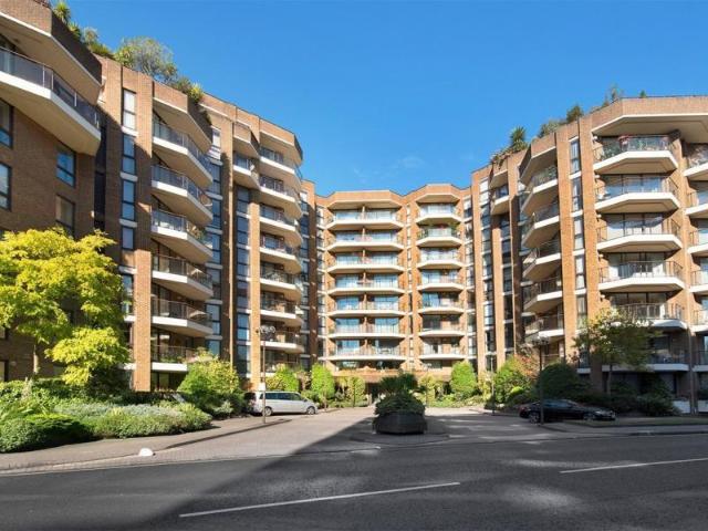 Flat for sale in Brook Green, Greater London