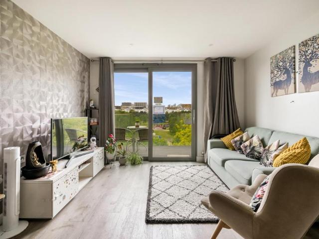 Flat for sale in Waterside Park, Silvertown