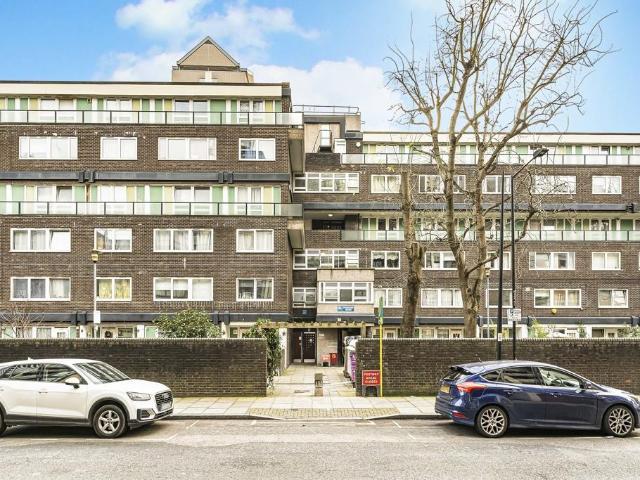 Flat for sale in Canary Wharf, Greater London