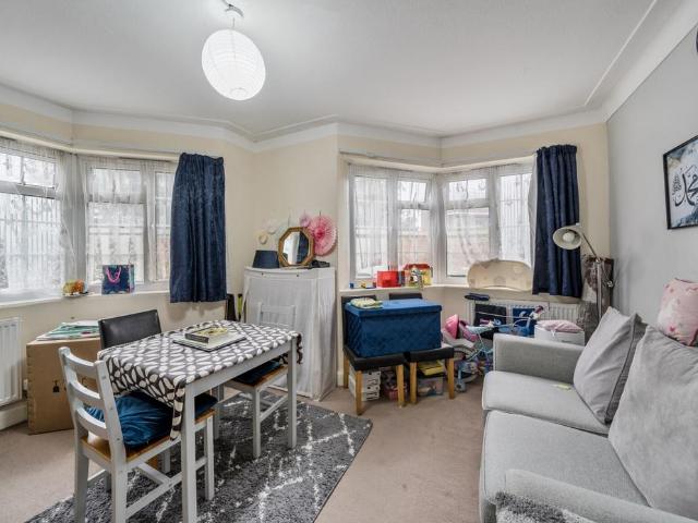 Flat for sale in Kingsbury, Greater London