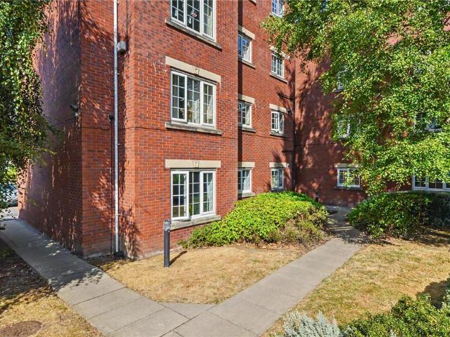 Flat for sale in West Yorkshire