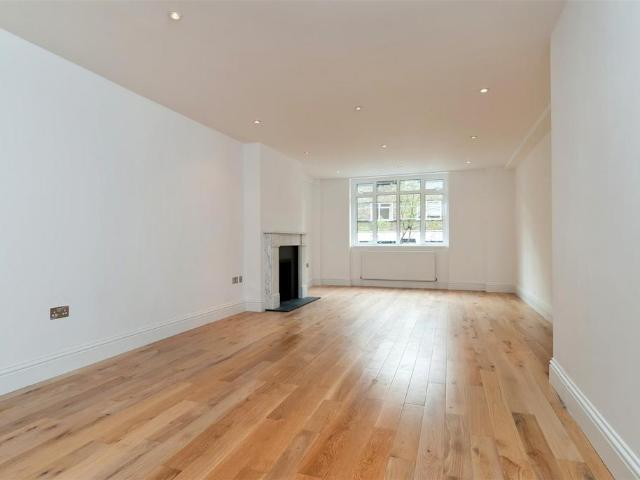 Flat for sale in St. John's Wood, Greater London