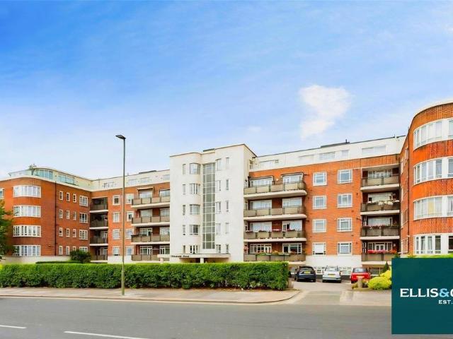 Flat for sale in Brent Cross, Greater London