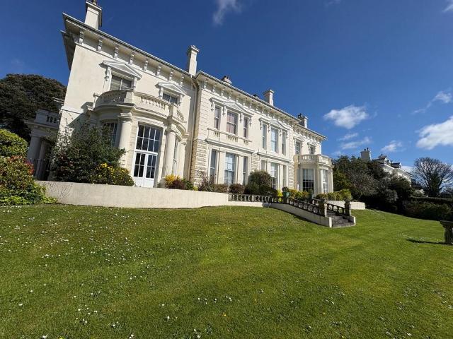 Flat for sale in Mount Wise