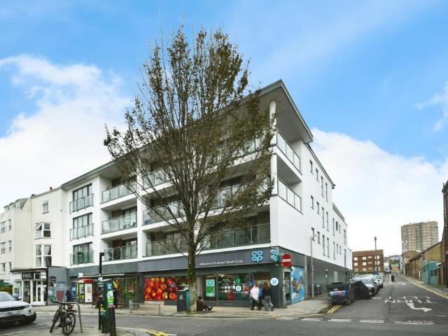 Flat for sale in Queen's Park, Brighton & Hove