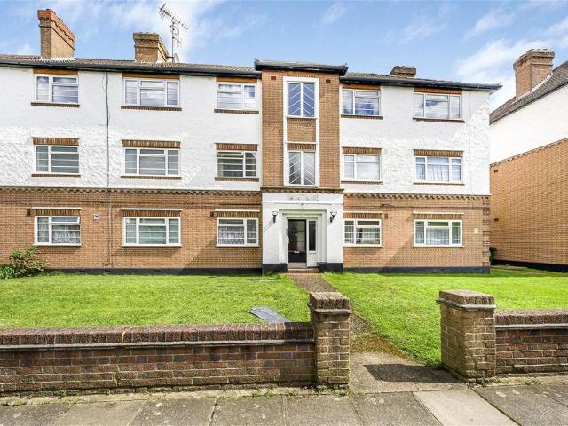 Flat for sale in Whitton, Greater London