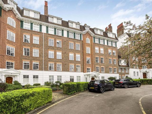 Flat for sale in Petersham, Greater London
