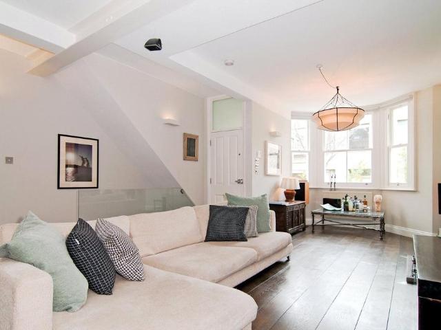 Flat for sale in Lot's Village, Greater London