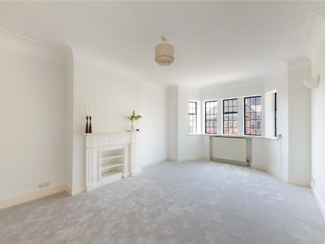 Flat for sale in Belsize Park, Greater London