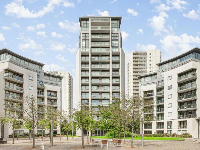 Flat for sale in London Borough of Hounslow, Greater London