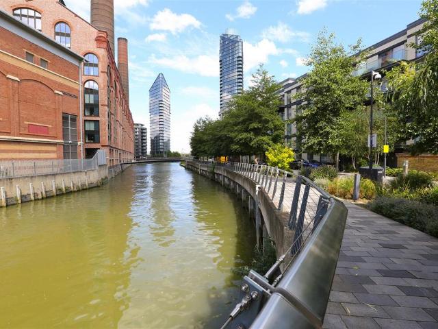 Flat for sale in Sands End, Greater London