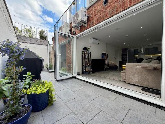 Flat for sale in London Borough of Croydon, Greater London