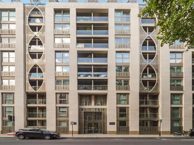 Flat for sale in Westminster, Greater London