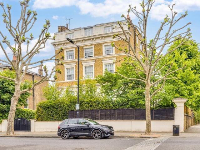 Flat for sale in Maida Vale, Greater London