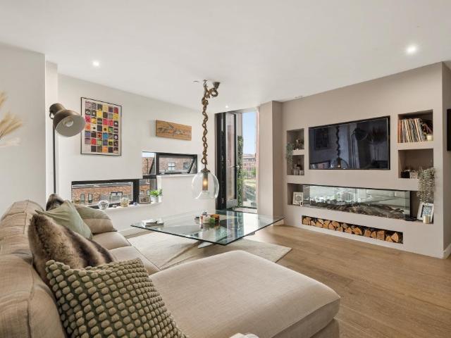 Flat for sale in Georgia, Greater Manchester
