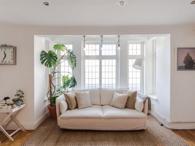 Flat for sale in Stockwell, Greater London