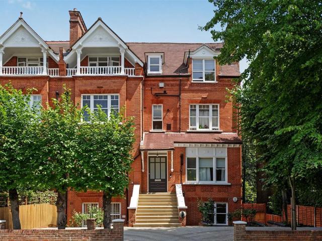 Flat for sale in Belsize Park, Greater London