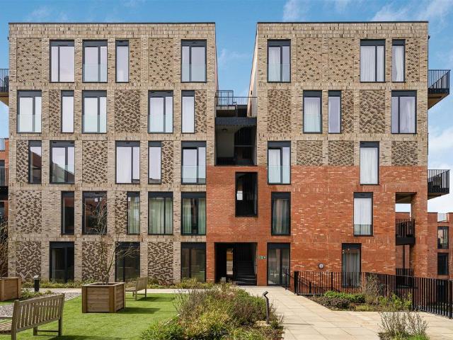 Flat for sale in St Albans, Five Acres