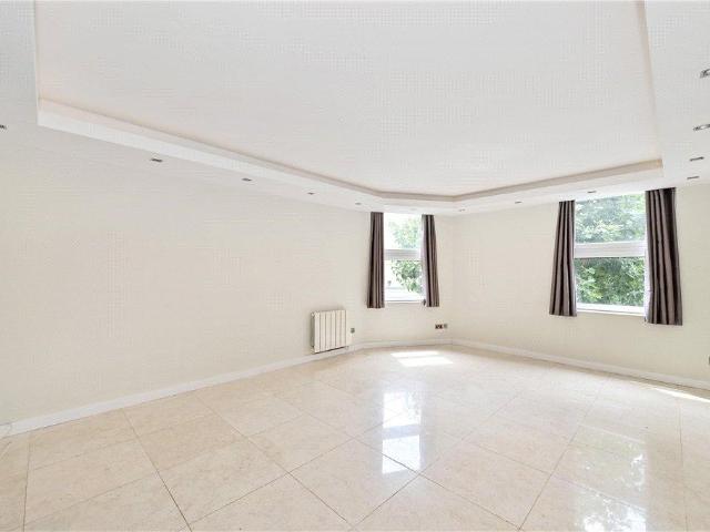 Flat for sale in Maida Vale, Greater London