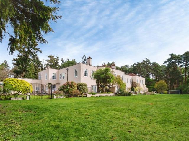 Flat for sale in Sunningdale