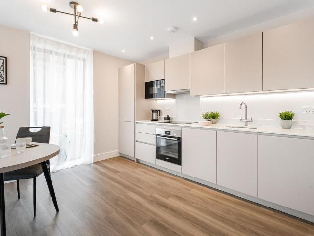 Flat for sale in St Albans, Five Acres