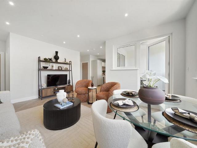 Flat for sale in Stepney, Greater London