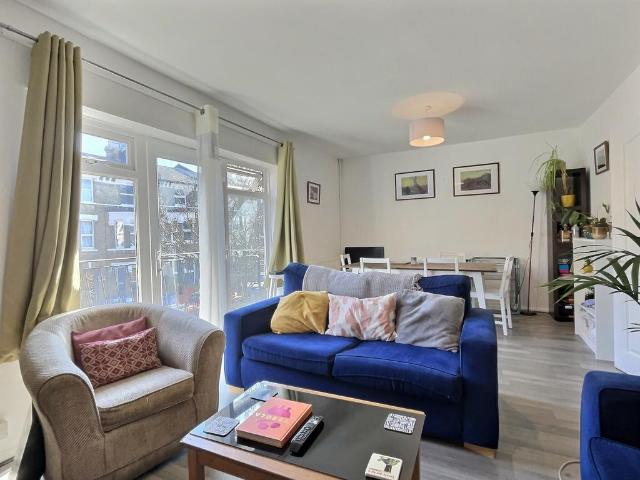 Flat for sale in Peckham, Greater London
