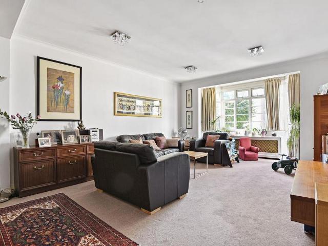 Flat for sale in Maida Vale, Greater London