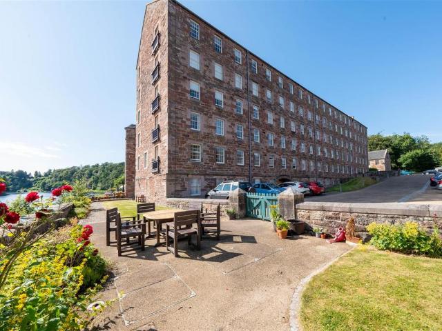 Flat for sale in Stanley, Scotland