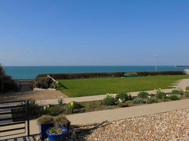 Flat for sale in Seaford, Iford
