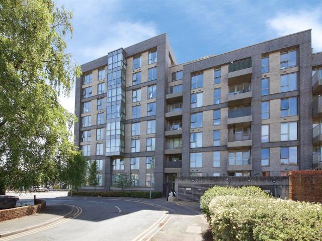 Flat for sale in North Watford