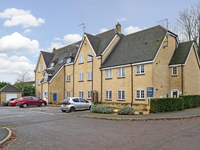Flat for sale in Tetbury, Fossebridge