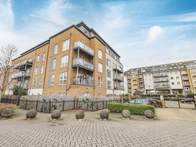 Flat for sale in West Drayton, Greater London