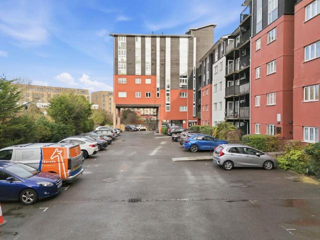Flat for sale in Wickford
