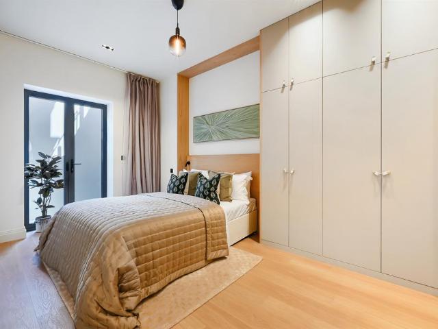 Flat for sale in London Borough of Ealing, Greater London