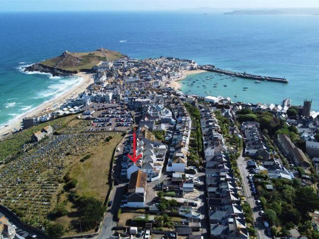 Flat for sale in Penbeagle, Cornwall