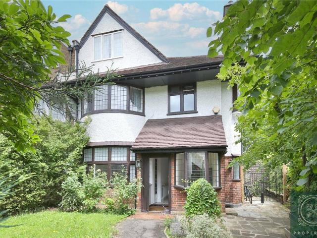 Flat for sale in Muswell Hill, Greater London