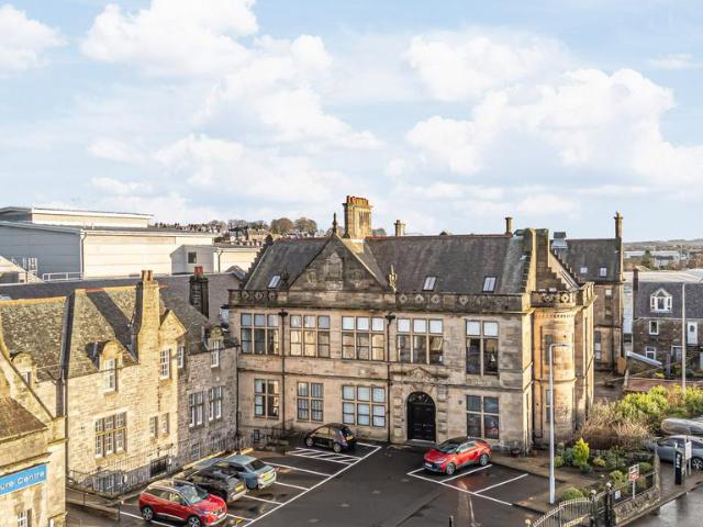 Flat for sale in Headwell, Dunfermline