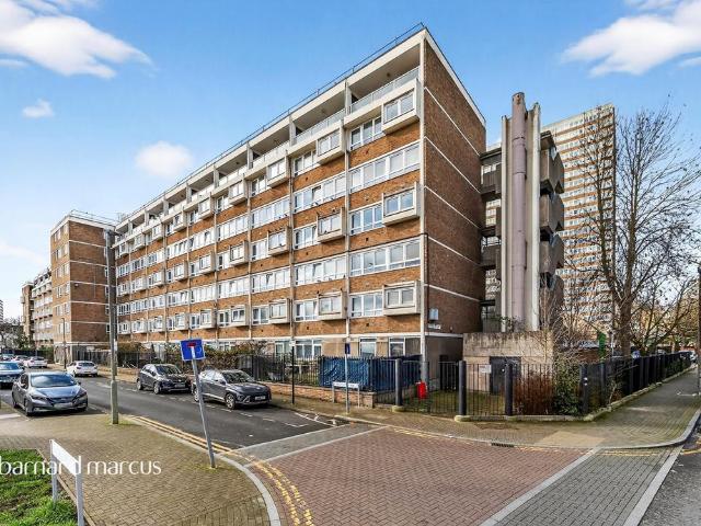 Flat for sale in Battersea, Greater London