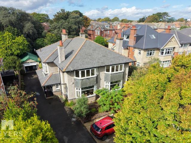 Flat for sale in Boscombe, Bournemouth