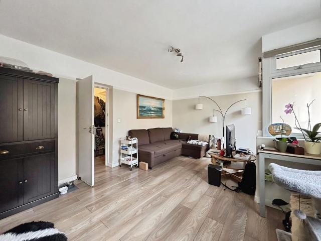 Flat for sale in London Borough of Newham, Greater London