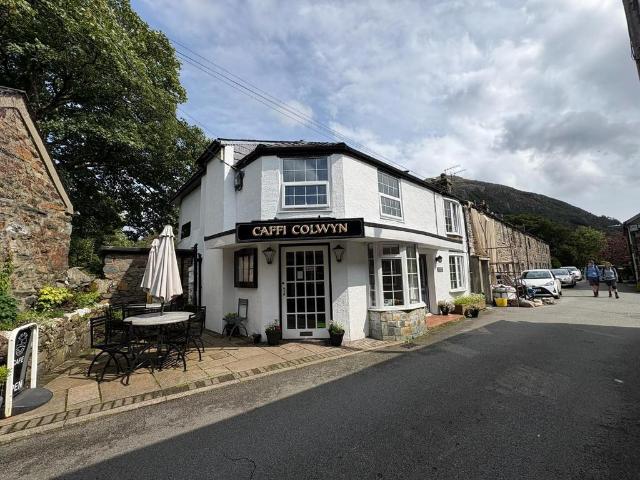 Flat for sale in Beddgelert, Wales