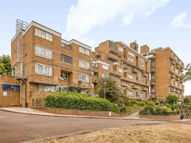 Flat for sale in East Dulwich, Greater London