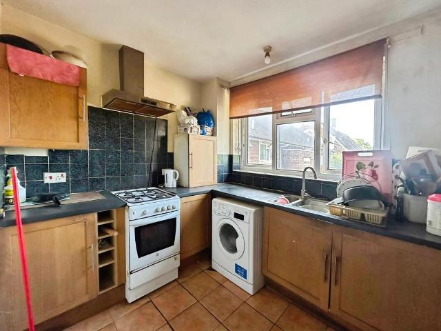 Flat for sale in Canning Town, Greater London