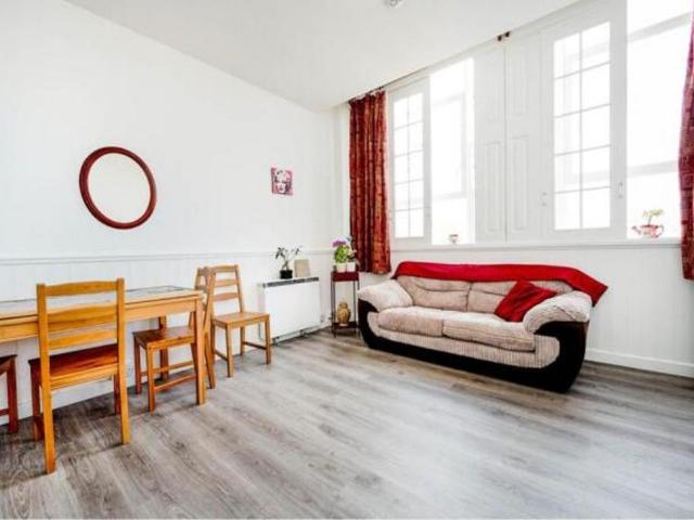 Flat for sale in Badgers Dene, Grays