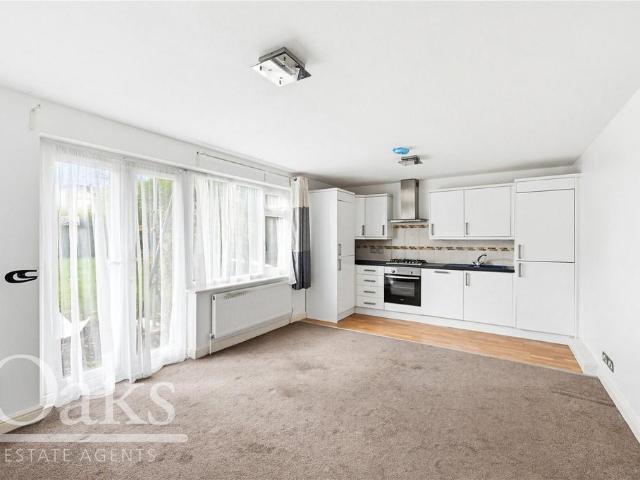 Flat for sale in London Borough of Croydon, South Norwood