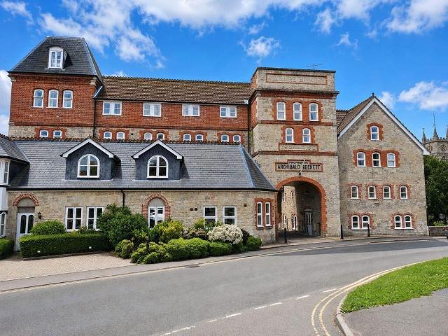 Flat for sale in Tisbury, Wiltshire