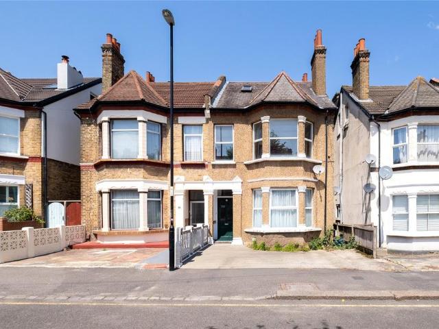 Flat for sale in London Borough of Croydon, South Norwood